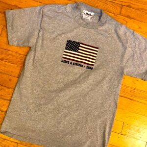 🌴BOGO SALE!!! VINTAGE PATRIOTIC T-SHIRT - MEDIUM - RED WHITE AND BLUE!🌴